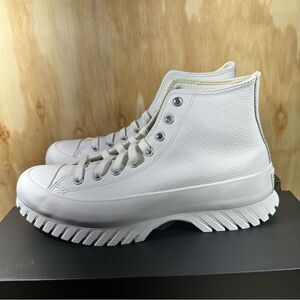 New in Box Converse Chuck Taylor White Leather Platform Shoes Women’s Size 10.5